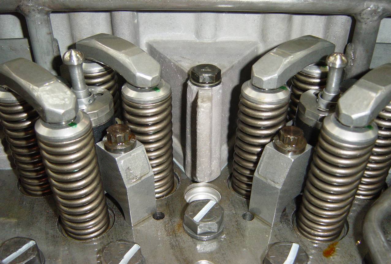 康明斯柴油發(fā)動(dòng)機氣缸體蓋總成