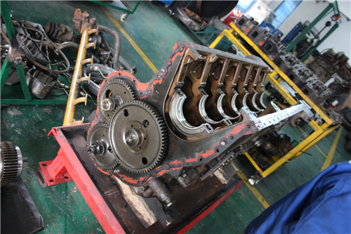 三菱S6R柴油發(fā)動(dòng)機本體的組裝