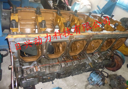 安裝三菱S6R柴油發(fā)動(dòng)機曲軸