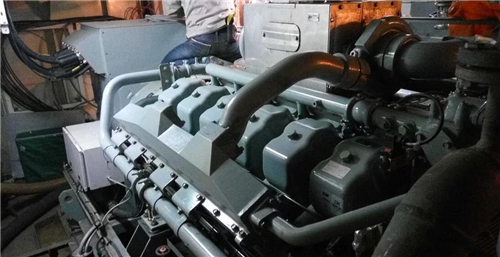 三菱S6R柴油發(fā)動(dòng)機停機電磁鐵的拆卸，檢測