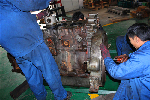 三菱S12柴油發(fā)動(dòng)機正時(shí)齒輪箱