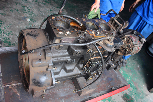 約翰迪爾強鹿柴油發(fā)動(dòng)機維修拆卸順序