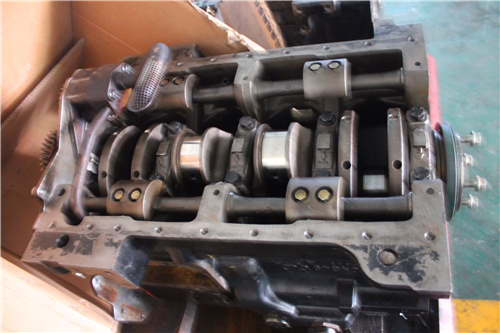 測量John Deere強鹿柴油機缸蓋閥門(mén)下沉