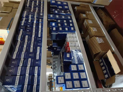 裝載機鉑金斯發(fā)動(dòng)機1104 1106配件